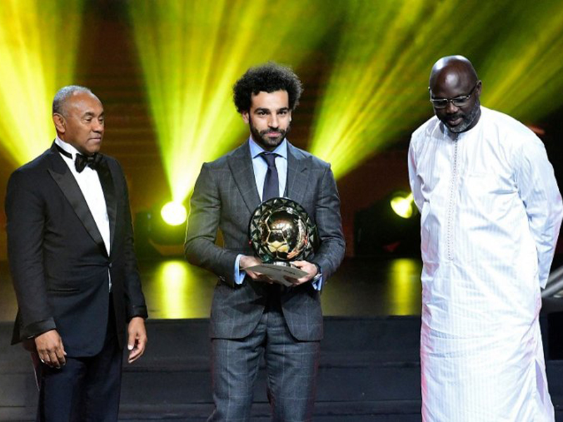 محمد صلاح يحصد جائزة أفضل لاعب أفريقي في العام 2018 ويحتفل بطريقة مميّزة